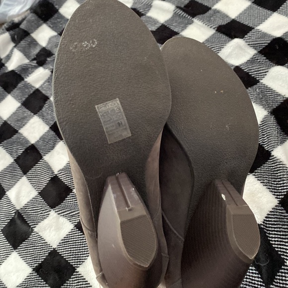 Blowfish grayish brown suede booties - Picture 4 of 4